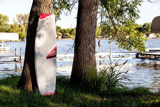 How to Find Your Stance and Set Up Wakeboard Bindings - The-House