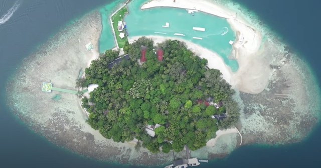  Pro Wakeboarders Shred It Up on Raf's Private Island in Indonesia |